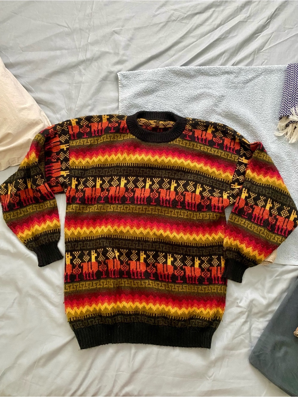 Alpaca wool sweater Peru Ecuador lamas Andean native design Medium